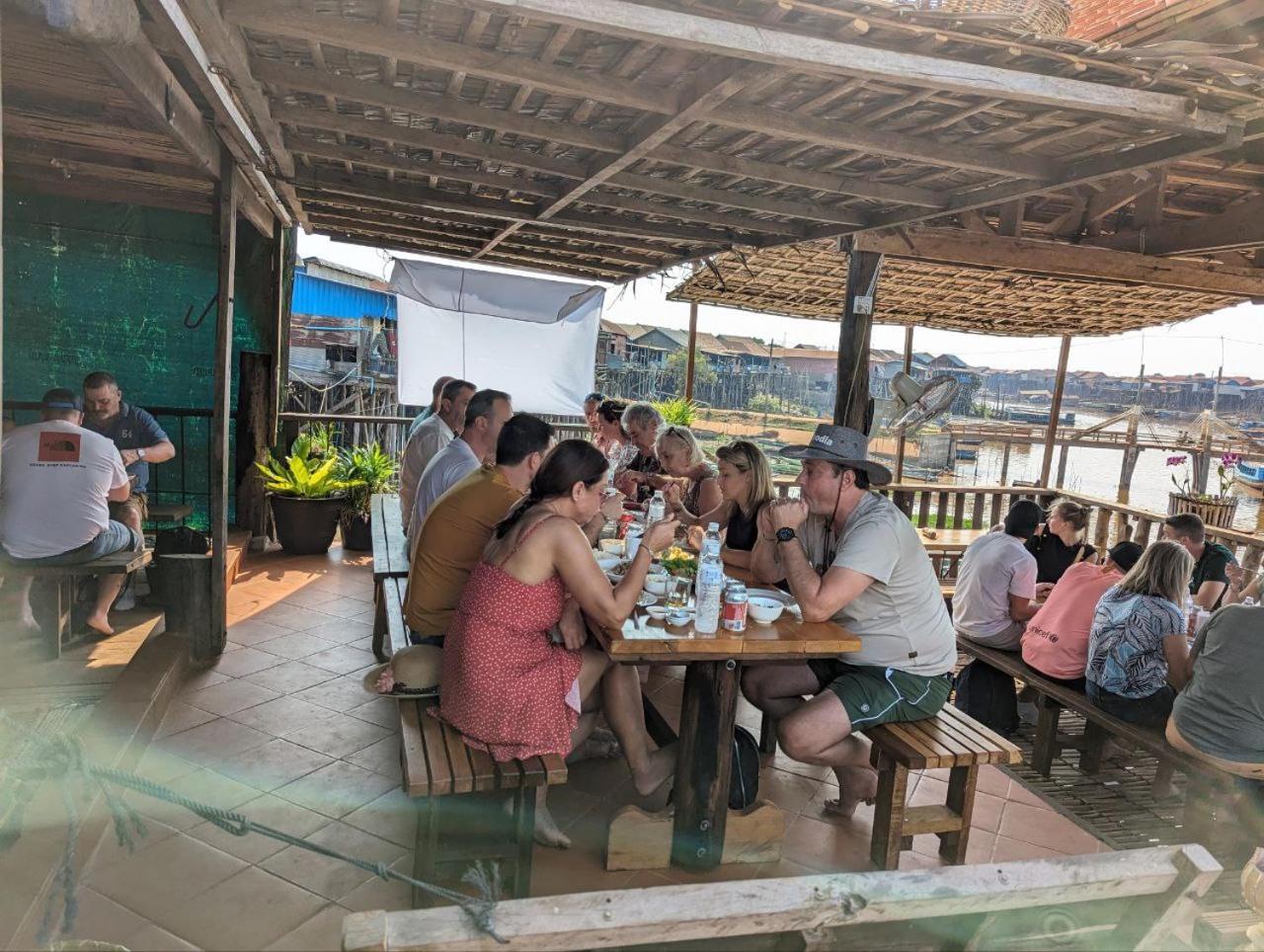 St 63 Home Stay & Tour Kampong Khleang Kültér fotó