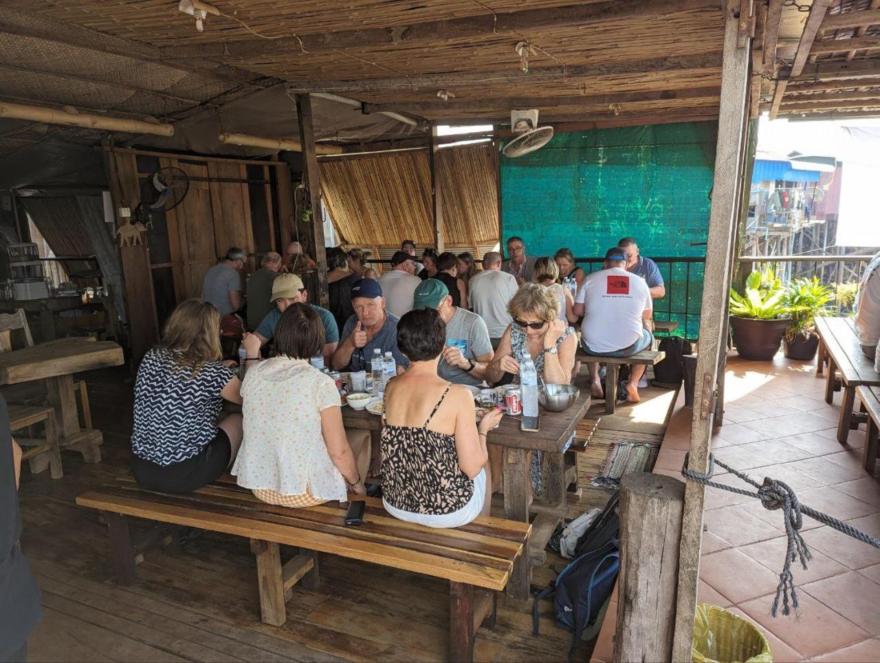 St 63 Home Stay & Tour Kampong Khleang Kültér fotó
