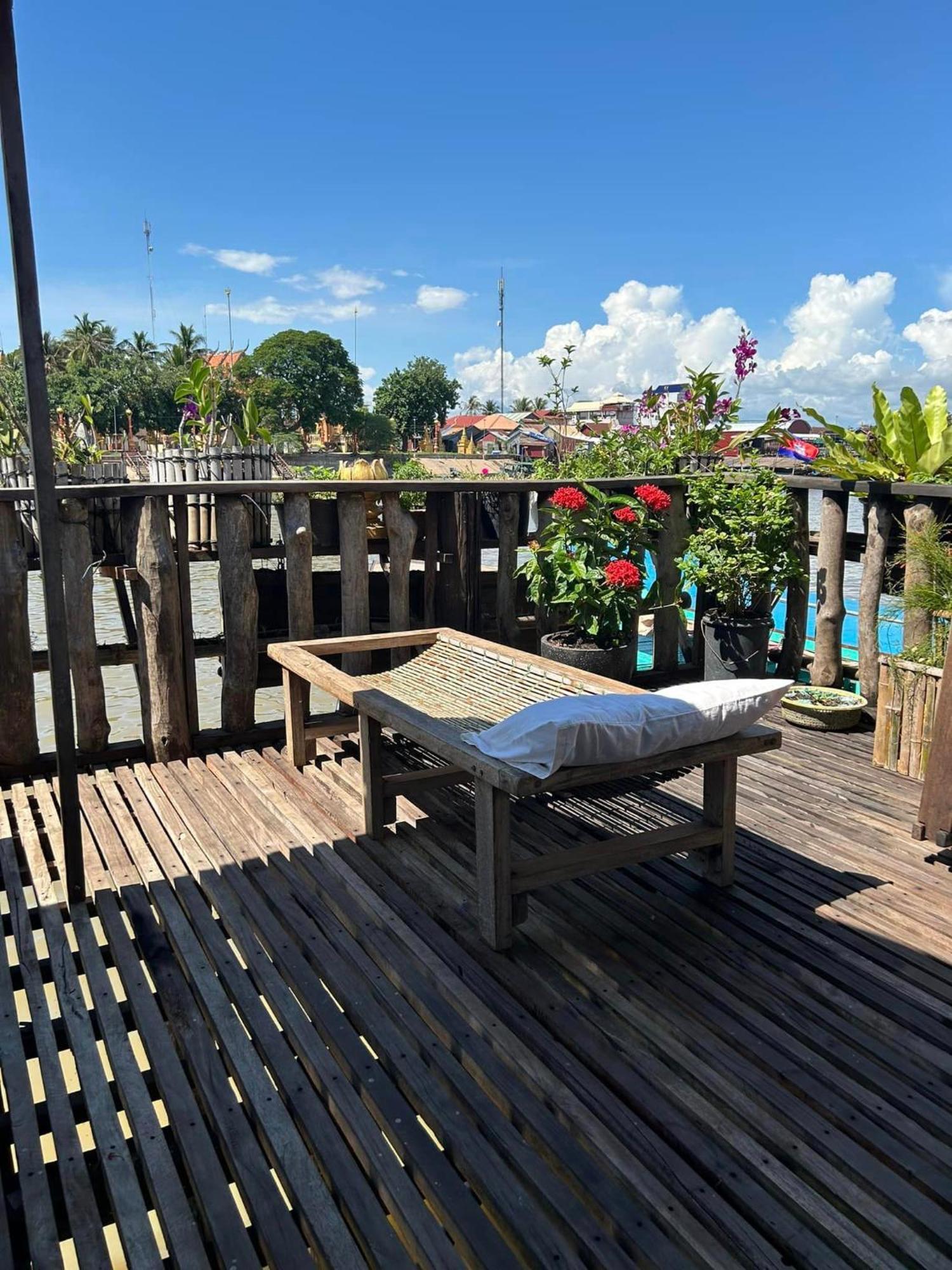 St 63 Home Stay & Tour Kampong Khleang Kültér fotó